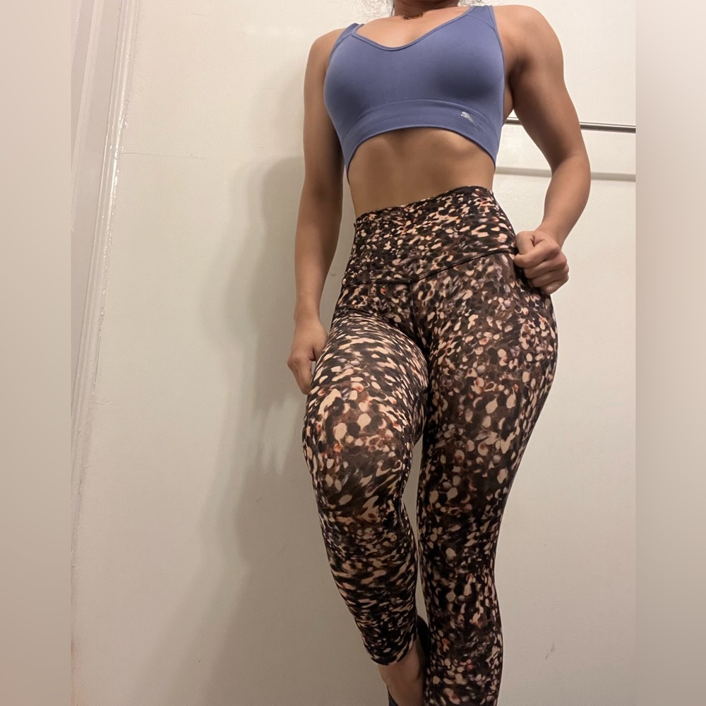 Not for sale! Lululemon Wunder Train High-Rise Crop 21"